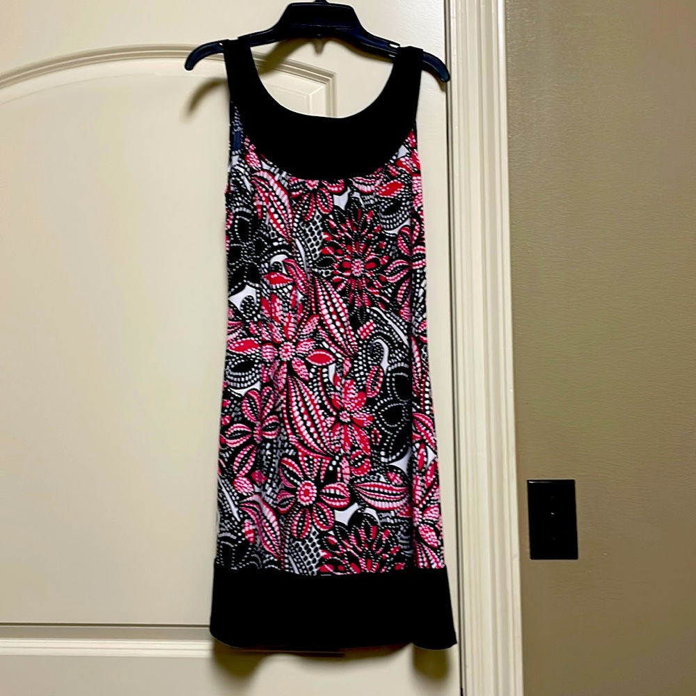 Floral dress size small colors are black pink and white
